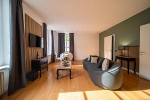 TV a/nebo společenská místnost v ubytování Hôtel Château Schengen