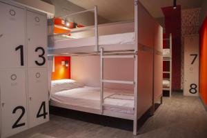 Postel nebo postele na pokoji v ubytování room00 Valencia Hostel