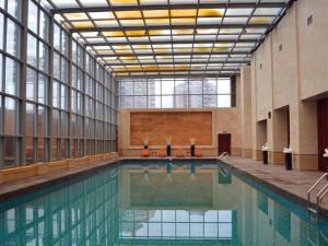 Bazén v ubytování Days Hotel & Suites Hengan Chongqing nebo v jeho okolí