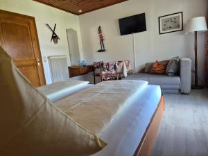 Postel nebo postele na pokoji v ubytování Hotel Garni Hutter