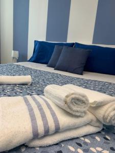 Postel nebo postele na pokoji v ubytování Blueinfinityroom