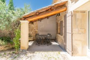 Patio nebo venkovní prostory v ubytování Le Mazet de Cabrières-d'Avignon