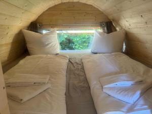 Katil atau katil-katil dalam bilik di ElbCampingFass "Sächsische Schweiz" in Pirna