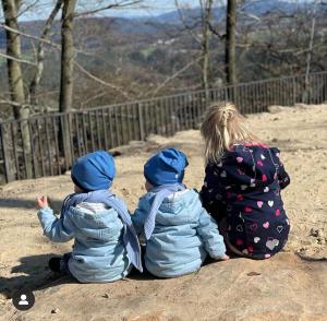 Kanak-kanak yang menginap di ElbCampingFass "Sächsische Schweiz" in Pirna