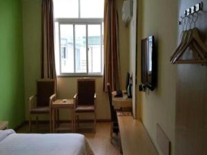a room with a bed and a desk and a window at 7 Days Inn Bijie Jinsha Hebin Road in Jinsha