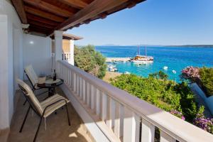 Hrvatska, HVAR-ZAVALA, Apartmani Kulic 25 metara od plaže br 1