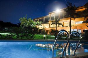 Swimmingpoolen hos eller tæt på Diamond Bay Golf and Villas