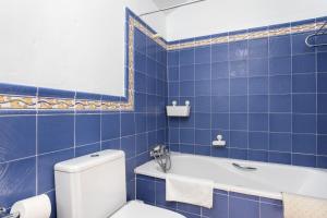 Et badeværelse på Casa Del Pueblo + 12 billeder