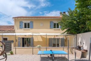 a ping pong table in front of a house at Mas Provençal in Saint-Rémy-de-Provence