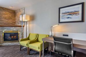 A seating area at Quality Inn