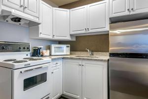 A kitchen or kitchenette at Quality Inn