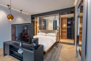 Ein Bett oder Betten in einem Zimmer der Unterkunft Andaz Munich Schwabinger Tor, By Hyatt