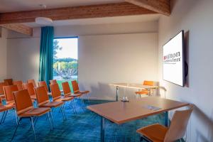 Posezení v ubytování Hilton Garden Inn Marseille Provence Airport
