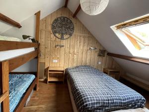 Giường trong phòng chung tại Chalet à Cauterets / 6 pers / Parking privatif - FR-1-234-318