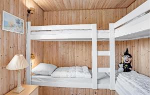 A bed or beds in a room at Lovely Home In Haderslev With Wifi