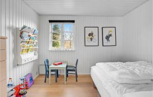 A bed or beds in a room at Lovely Home In Haderslev With Wifi
