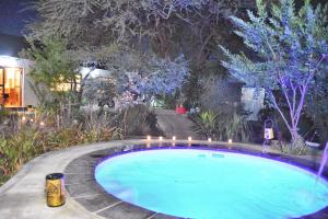 Bazén v ubytování Knowhere Selfcatering Unit 2 nebo v jeho okolí
