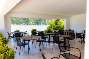 a restaurant with tables and chairs and a large window at YRYS House - Adults Only in Eşelniţa