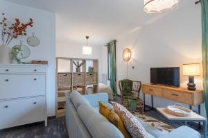 Televízia a/alebo spoločenská miestnosť v ubytovaní Le Baudis - Grand Studio avec coin nuit et parking