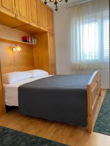 Ένα ή περισσότερα κρεβάτια σε δωμάτιο στο Apartment Franjo +30 φωτογραφίες