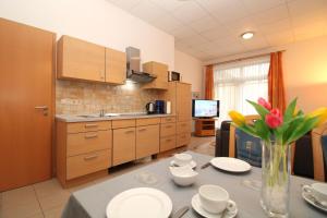 Kuchyň nebo kuchyňský kout v ubytování Appartementanlage Ostseeblick - FW Wustrow 9 rolli-gerecht