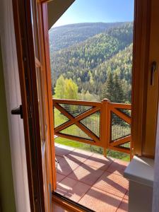 Ein allgemeiner Bergblick oder ein Berglick von des Hotels aus