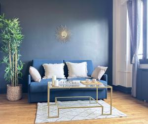 Posedenie v ubytovaní Stylish Apartment with a Balcony in Paris
