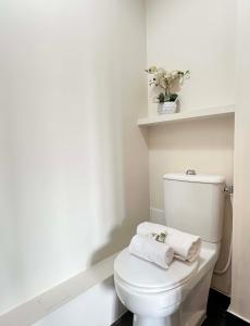 Kúpeľňa v ubytovaní Stylish Apartment with a Balcony in Paris