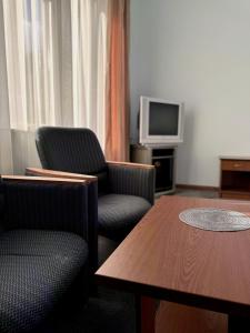 TV a/nebo společenská místnost v ubytování Blue Sevan Hotel