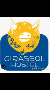 圣保罗Girassol Hostel Vila Madalena的标志上方有一头猪的标志