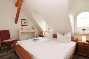 Un pat sau paturi într-o cameră la Ostseeresidenz Appartements Wischuer Fewo 35
