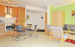 a kitchen and living room with a table and chairs at Appartementanlage Am Grün 14 Fewo Bettina WE 4 in Wittenbeck