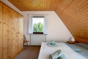 a bedroom with two beds and a window at Ferienwohnungen Meyer in Westerdeichstrich +31 photos