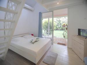 TV a/nebo společenská místnost v ubytování Résidence Ti'Kéol - Appartements avec terrasse 2 à 4 personnes, piscine