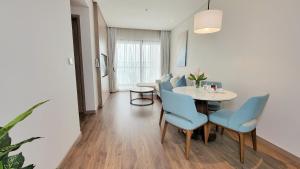 Fotografie z fotogalerie ubytování A La Carte Hạ Long Bay - Tầng cao, view biển v destinaci Ha Long