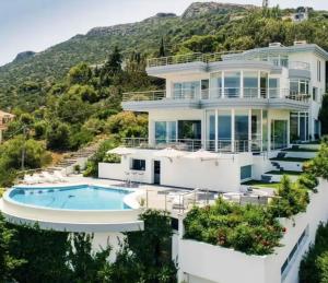 Swimmingpoolen hos eller tæt på Villa Coral -first Floor Apartment-