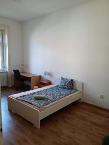 Big COZY - Skyfall Apartment 3 BDRM 6 BEDS 1&Half Baths 1073 Budapest, 30 Erzsébet körút kép - 2
