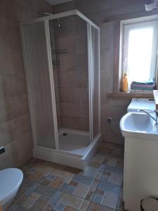 Koupelna v ubytování Etno Baza - Domek pod lasem przy jeziorze na Mazurach