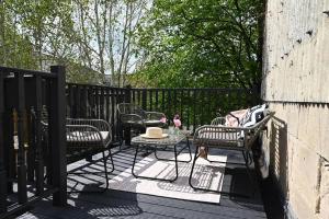 Μπαλκόνι ή βεράντα στο Primrose Cottage - with Private Courtyard & Sun Terrace in Central Bath