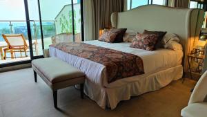 Кровать или кровати в номере Hotel Ritual Torremolinos- Adults Only