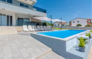 a swimming pool in the backyard of a house at 4 Bedroom Nice Home In Slivnica Donja in Knežević