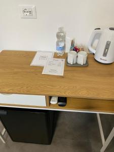 a wooden table with a coffee maker on it at Boutique Hotel Nuovo Cason in Cavallino-Treporti
