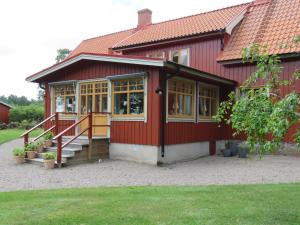 a red house with a red roof at Karlsberg Gård B&B in Tvååker