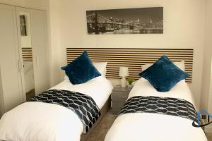 Postel nebo postele na pokoji v ubytování Beckleigh House, Kettering king or twin beds free parking x3