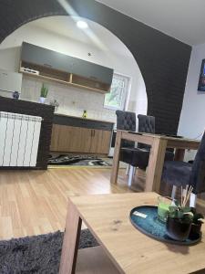 Kuchyň nebo kuchyňský kout v ubytování Apartmani Fenix