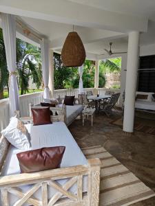 Χώρος καθιστικού στο Diani Beach Cottage Apartment