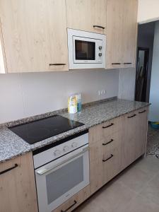 Kuchyň nebo kuchyňský kout v ubytování Miami APARTAMENTO THOMAS