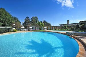 Bazén v ubytování Hotel Deville Express Cascavel nebo v jeho okolí