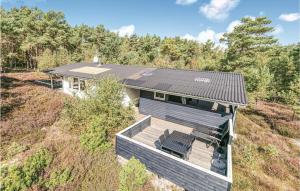 Το κτήριο όπου στεγάζεται  η παραθεριστική κατοικία