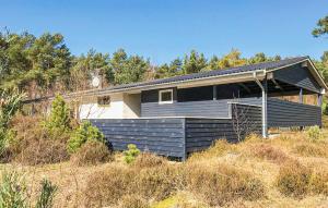 Το κτήριο όπου στεγάζεται  η παραθεριστική κατοικία